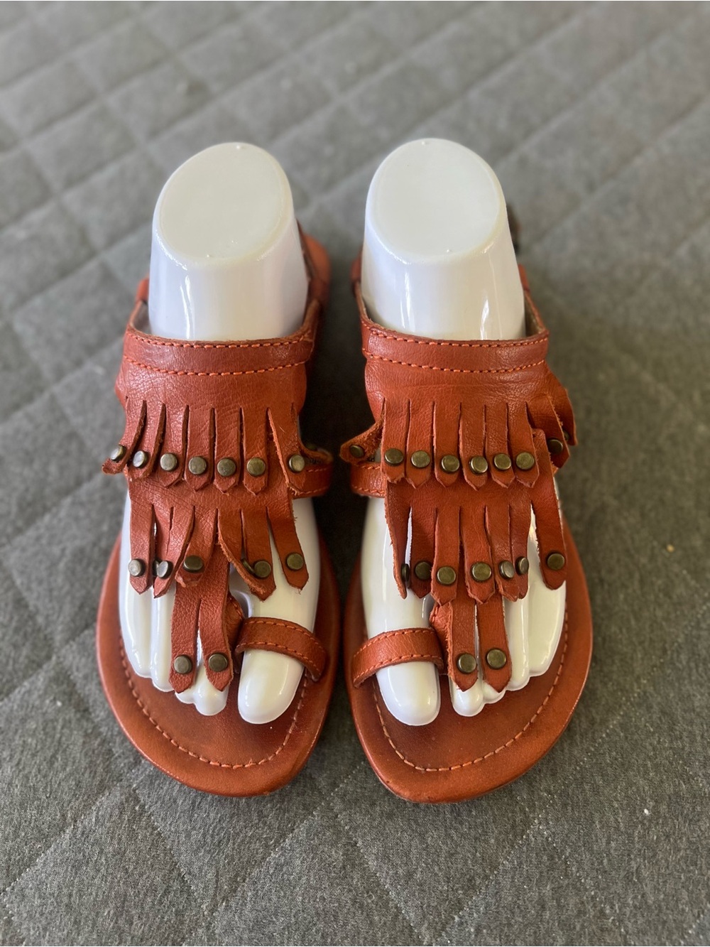 CYNTHIA VINCENT Sz 9.5 Brown Leather Boho Fringe Toe Strap Sandals Orig $275